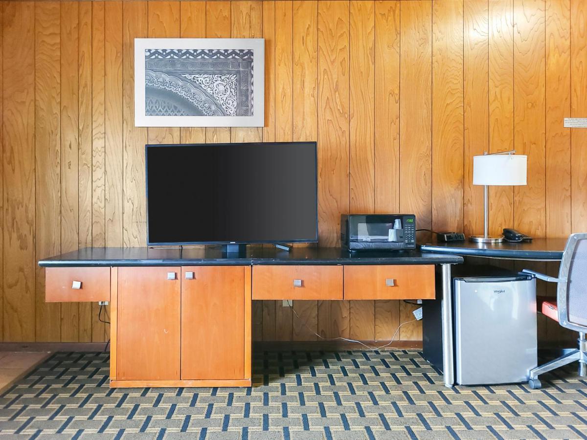 Americas Best Value Inn Hinckley Bagian luar foto